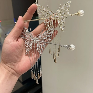 Elegante fermaglio per capelli a farfalla con nappe in zircone e perla oro e argento