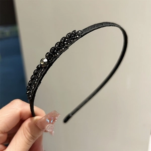 Serre-tête élégant en satin noir avec perles en feuilles et strass en cristal brillant