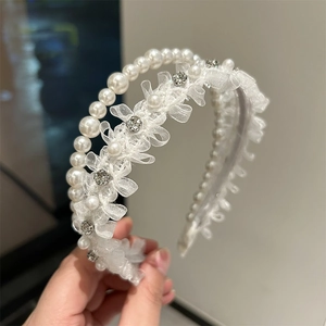 Serre-tête élégant à double épaisseur avec perles blanches, fleurs en dentelle et strass