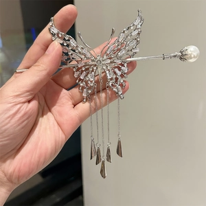 Spilla per capelli a farfalla in argento con nappe in zircone e perla per acconciature