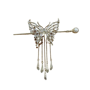 Elegante fermaglio per capelli a farfalla dorata con nappe in zircone e perla per acconciature
