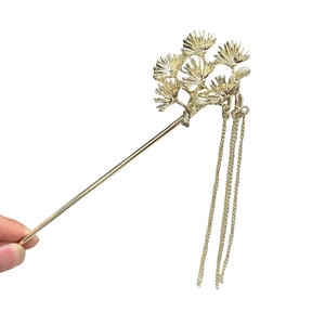 Elegant Chinese gold pine needle hair pin with long tassel fringe for traditional styling
