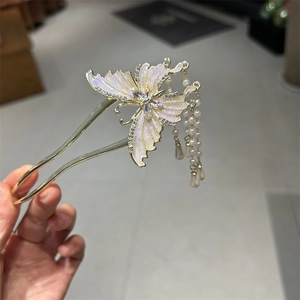 Elegant butterfly U-shaped hair pin with purple wings and long tassel charms