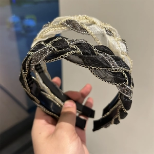 Cerchietto intrecciato in rete con cristalli e filo metallico in nero e beige elegante