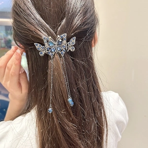 Pince à cheveux papillon élégante avec strass bleus et longues chaînes à pompons