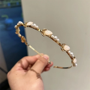 Elegante cerchietto tulipano dorato con pietre di ibisco rosa e perle bianche per donna