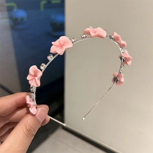 Serre-tête minimaliste argenté avec fleurs roses et cristaux étincelants