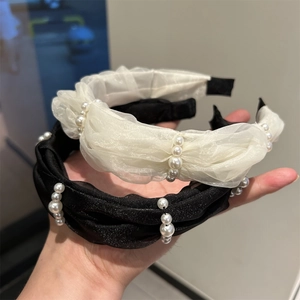 Elegant pleated mesh hairband set with imitation pearls in black and white minimalist style