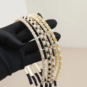 Serre-tête baroque doré orné de perles de cristal et strass multicolores