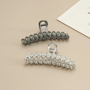 Elegant Alloy Rhinestone Hair Claw Clip For Women Large Metal Shark Clip Minimalist Twist Design Non-Slip Hair Accessories