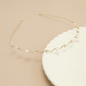 Elegante gouden haarband met parels en glanzende strass steentjes voor vrouwen