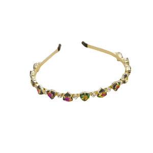 Serre-tête doré élégant avec cristaux de cœur irisés et détails en strass brillants