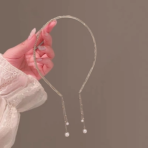 Serre-tête élégant en métal doré avec pampilles de perles pour un look féminin gracieux