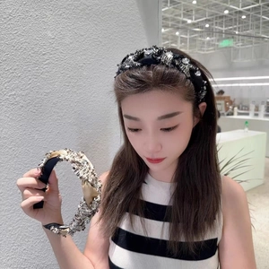 Serre-tête torsadé élégant en peluche avec strass étincelants et paillettes pour femme
