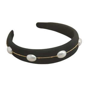 French vintage sponge headband in black fabric featuring delicate gold chain and white pearls
