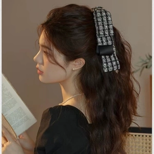 Pince à cheveux élégante en tweed avec nœud papillon noir pour coiffures féminines