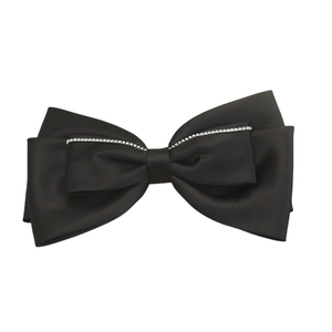 Eleganter schwarzer Satin-Haarclip mit glitzernden Strasslinien auf weißem Grund