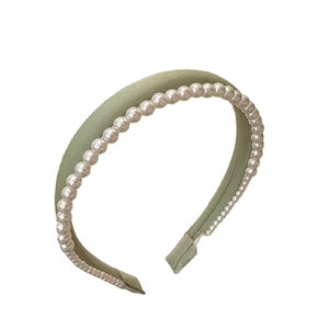 Serre-tête élégant en satin vert sauge avec perles brillantes pour un look chic