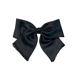 Barrette à cheveux élégante en satin noir avec bordure en perles de cristal pour femmes