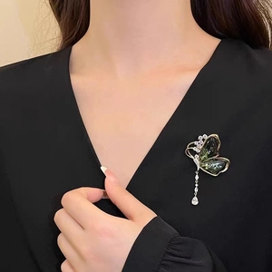 Élégante Broche Papillon Vert Émeraude Insecte Translucide à Franges Corsage Alliage Strass Bijoux pour Femme Qipao