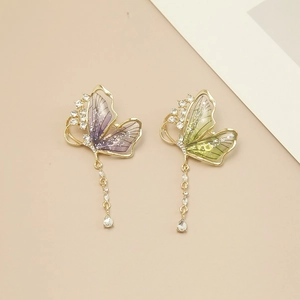 Boucles d'oreilles papillon asymétriques avec dégradés violet vert et longues franges
