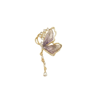 Broche papillon vert émeraude avec ailes mauves et pompon à chaîne dorée