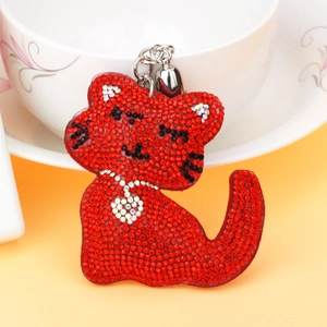 Porte-clés chat en strass rouges étincelants avec clip en métal sur tasse en céramique