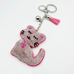 Porte-clés chat en strass rose avec anneau argenté, petite cloche et pompon décoratif