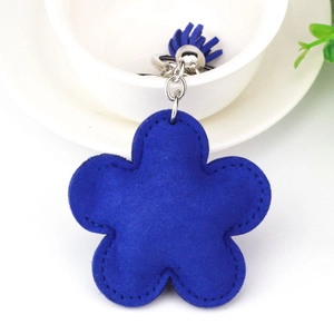 Portachiavi a fiore in camoscio blu reale con anello argento e nappa decorativa blu