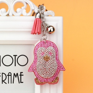 Glitzernder Pinguin-Schlüsselanhänger mit rosa Quaste und Glocke für Handtaschen