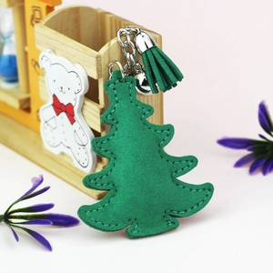Porte-clés sapin de Noël en daim vert avec strass scintillants, pompon et clochette argentée