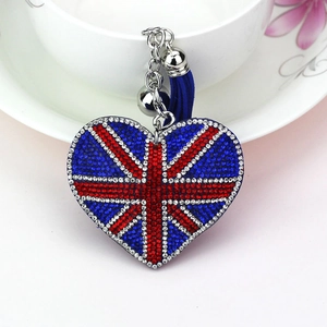 Glitzernder Union Jack Herz-Schlüsselanhänger mit blauer Quaste und kleinem Glöckchen