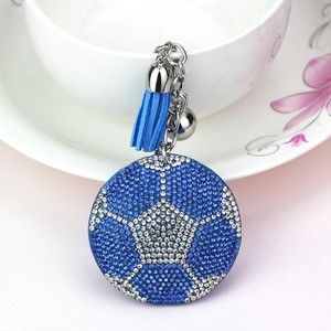 Détails du porte-clés football en strass bleus avec pompon et clochette argentée élégante