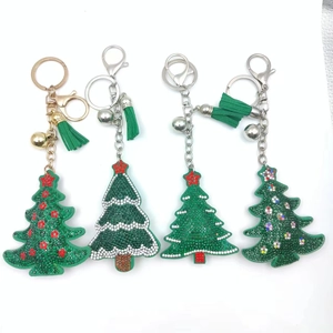 Porte-Clés Sapin de Noël en Strass Avec Gland et Cloche en Velours Anneau de Clé Étincelant pour Sacs Femmes Ornement de Noël Cadeau