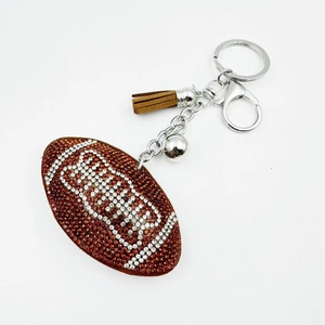 Porte-clés football américain scintillant avec strass marron et pompon en daim