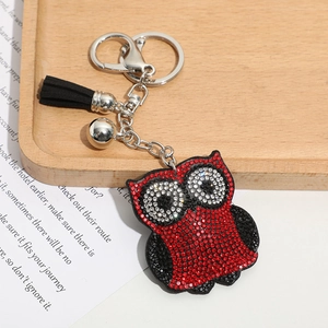 Porte-clés chouette étincelant avec strass rouges et noirs, pompon argenté et clochette