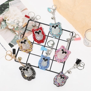 Détails de porte-clés hibou en strass colorés avec glands et clochettes métalliques