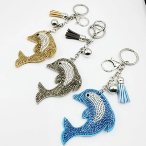 Porte-clés Dauphin en Cuir Incrusté de Strass Bijou de Sac Avec Frange et Clochette Anneau de Clé Cadeau Femme