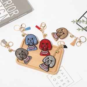 Détails de porte-clés chien teddy colorés avec strass, pompons et clochettes dorées