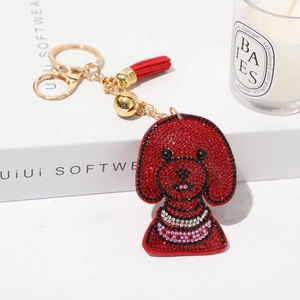 Porte-clés chien en strass rouges avec pompon en soie et fermoir métallique doré