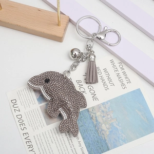 Porte-clés dauphin scintillant avec cristaux gris et breloque pompon en cuir gris