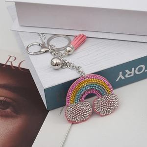 Portachiavi arcobaleno con strass colorati, nappa rosa e ciondolo a forma di nuvola