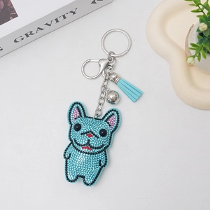 Portachiavi bulldog francese con strass blu, nappina in pelle e campanellino argento