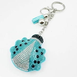 Porte-clés coccinelle bleu clair créatif avec strass, pompon en cuir et anneau en métal
