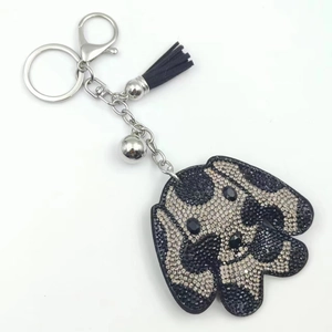Porte-clés chien en strass avec pompon en cuir bleu et anneau métallique argenté