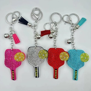 Llaveros de raqueta de pickleball brillantes con pedrería, borlas de colores y cascabel