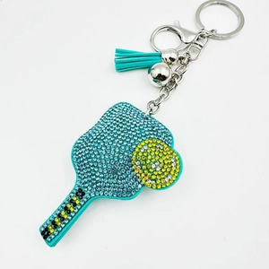 Llavero de raqueta de cricket de cristal con borla azul claro y colgante de cuentas