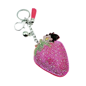 Kreativer Erdbeer Schlüsselanhänger mit rosa Strasssteinen und Lederquaste in Rosa