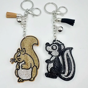 Fashion Rhinestone Squirrel Skunk Keychain Cute Animal Pendant With Tassel Bell Metal Key Ring For Bag Car Charm Gift
