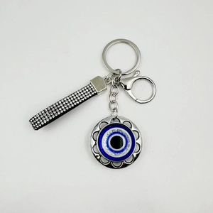 Porte-clés Evil Eye scintillant avec cœur en diamant et breloque œil bleu